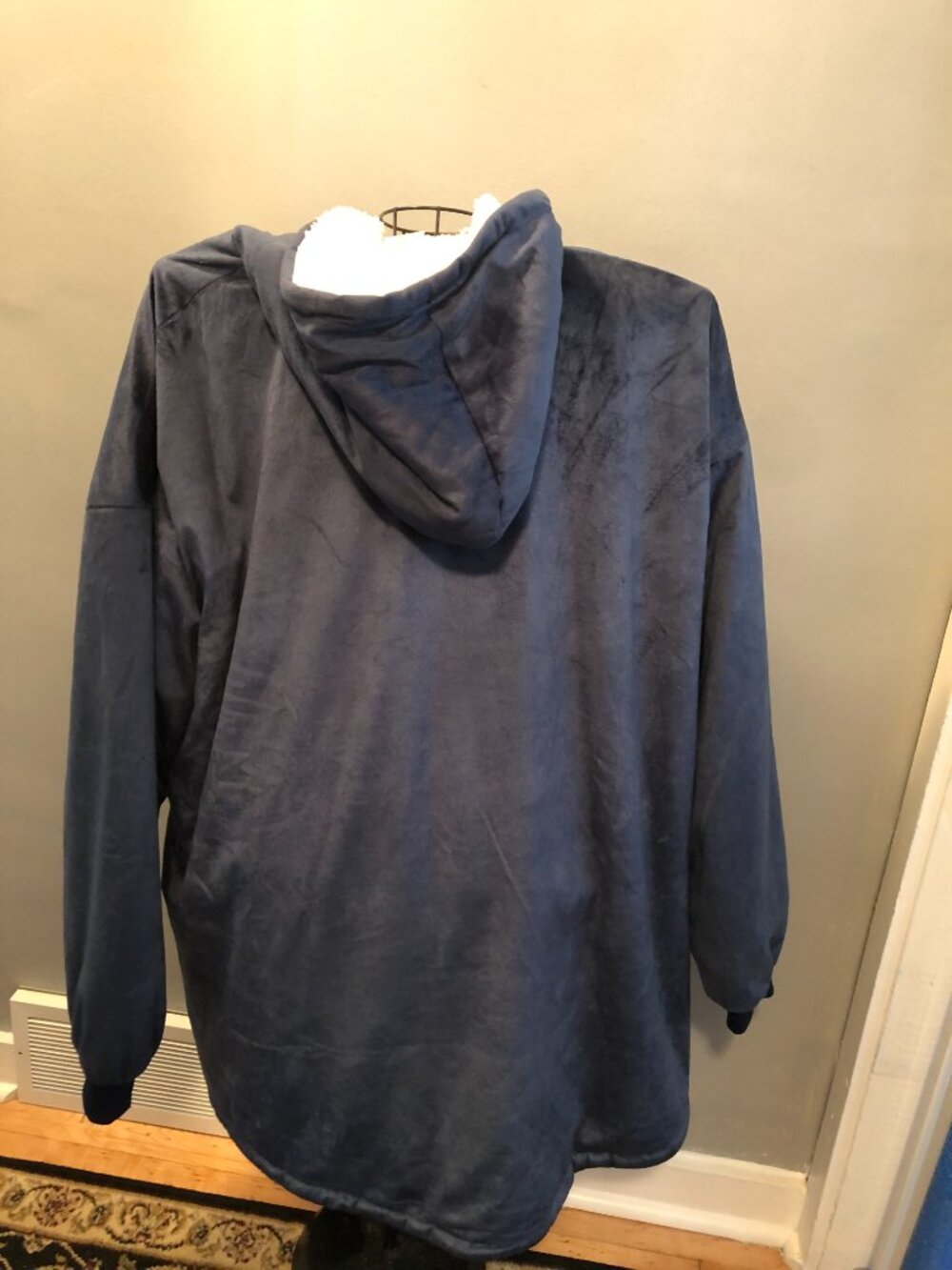 ONE SIZE Blue Fleece Hoodie Blanket Pullover 36" Pit to Pit #CF - Picture 2 of 3